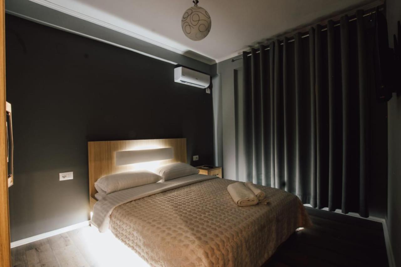 Novs Apartment 1 Gjirokastër Esterno foto