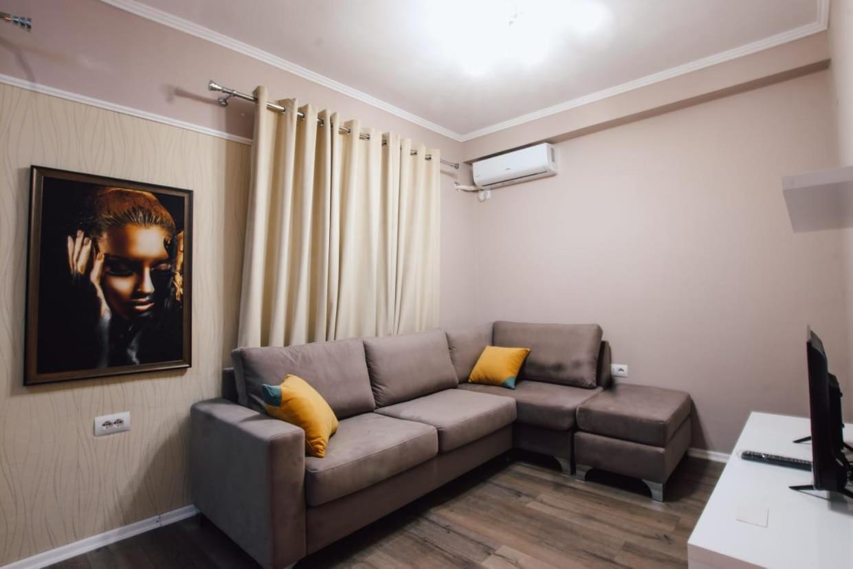 Novs Apartment 1 Gjirokastër Esterno foto